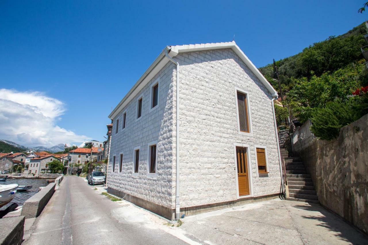 Romeo And Juliet Apartments Tivat Eksteriør billede
